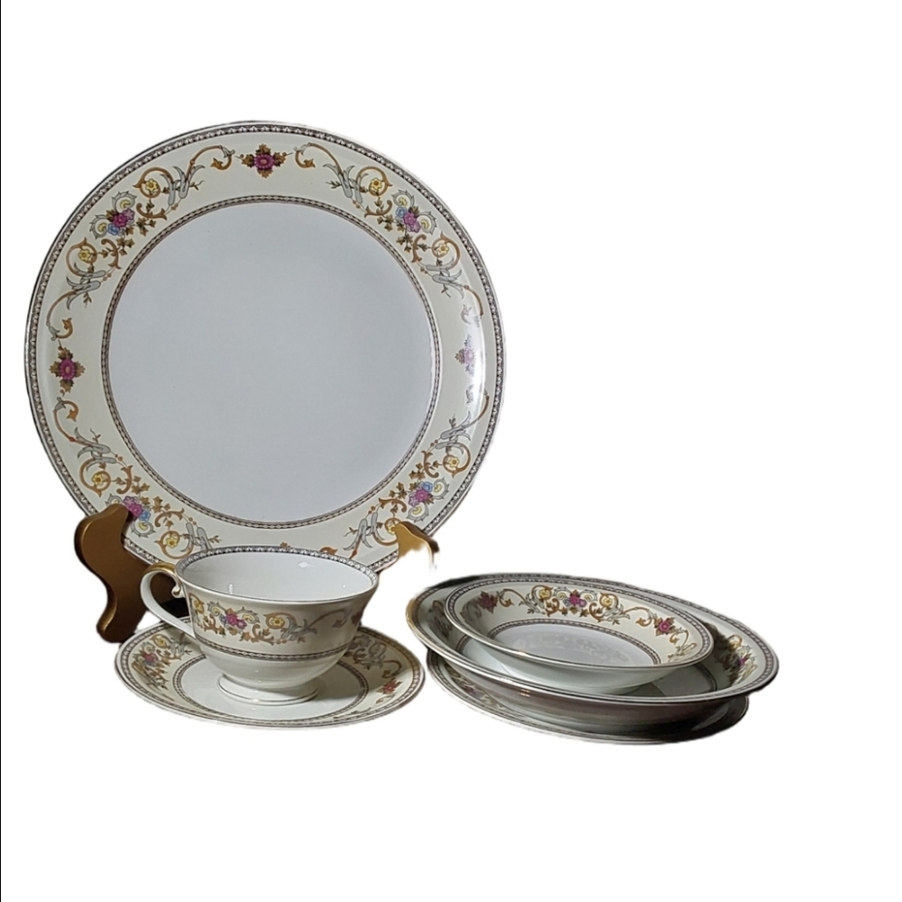 vintage Royal Embassy‎ Wheeling 5-piece china place setting